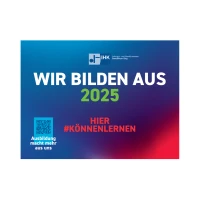 Ein Werbebanner mit dem Text „WIR BILDEN AUS 2025“ in großer Schrift, darunter steht „HIER #KÖNNENLEREN“ in auffälligen Farben. In der unteren Ecke befindet sich ein QR-Code. Der Hintergrund ist in Blau- und Rottönen gehalten.